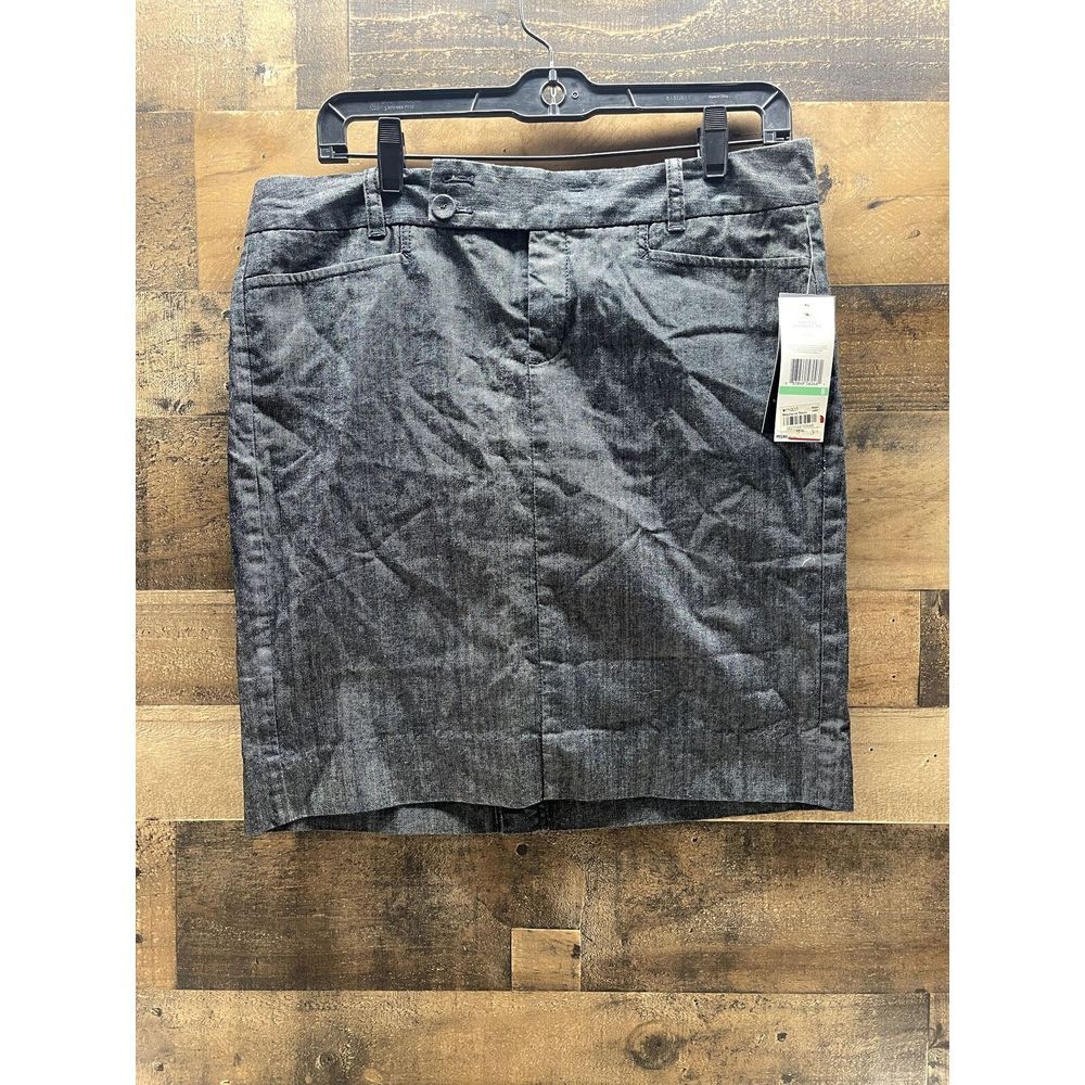 NWT Tommy Hilfiger Skirt Size 8 *WITH TAGS*